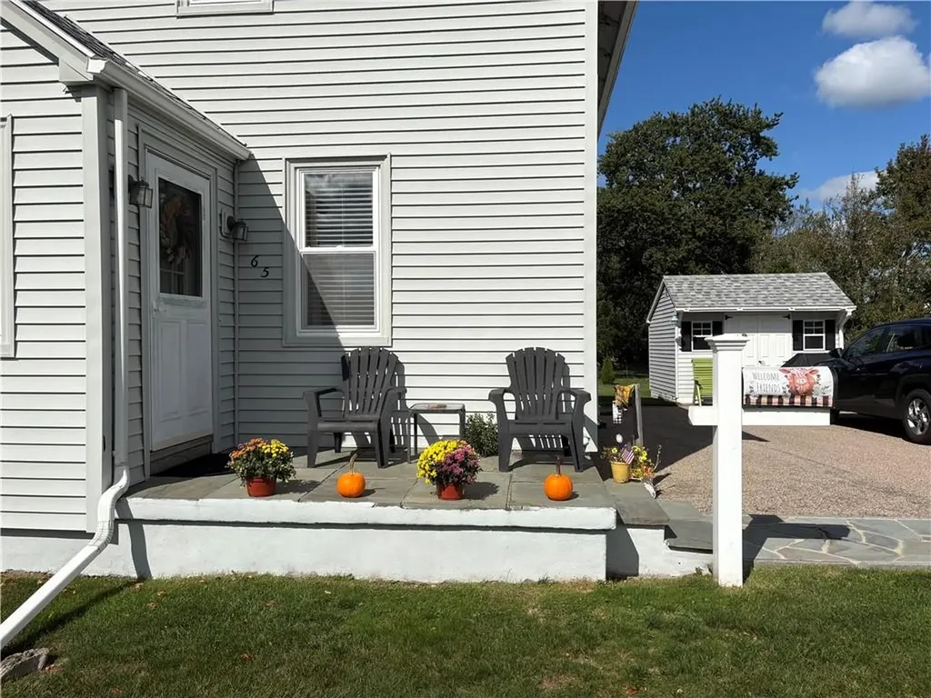65 Maple Avenue Middletown RI 02842