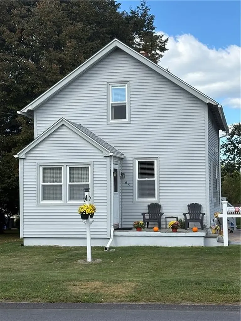 65 Maple Avenue Middletown RI 02842