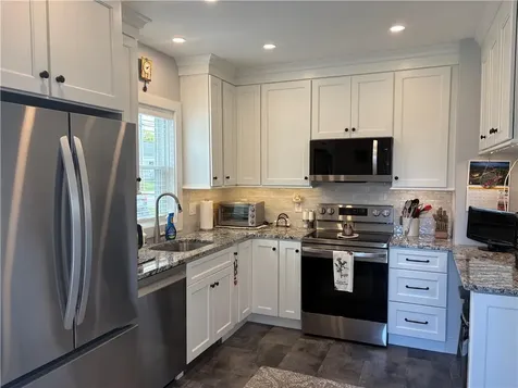 65 Maple Avenue Middletown RI 02842