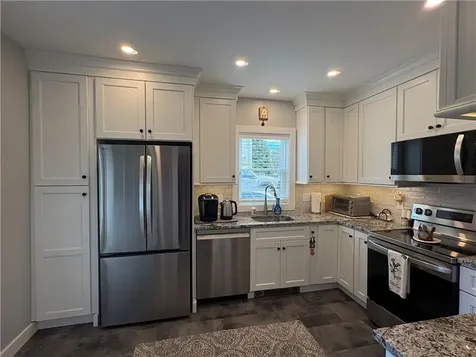 65 Maple Avenue Middletown RI 02842