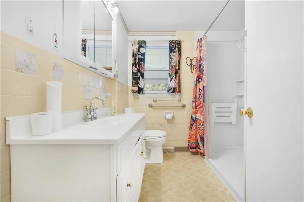 61 Ebony Drive Warwick RI 02818