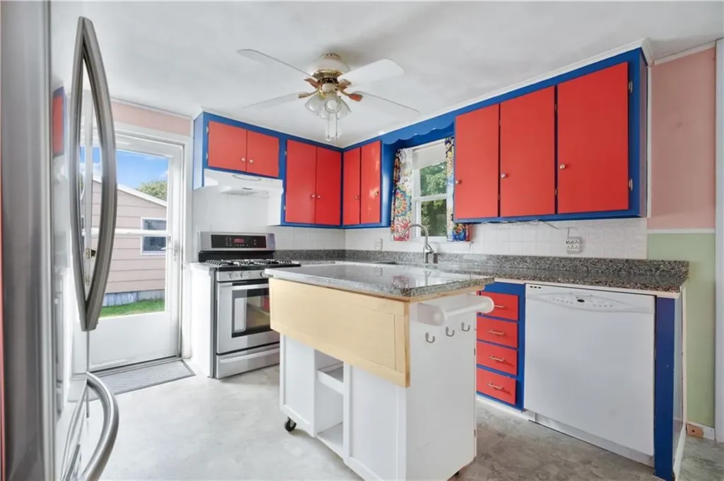 61 Ebony Drive Warwick RI 02818