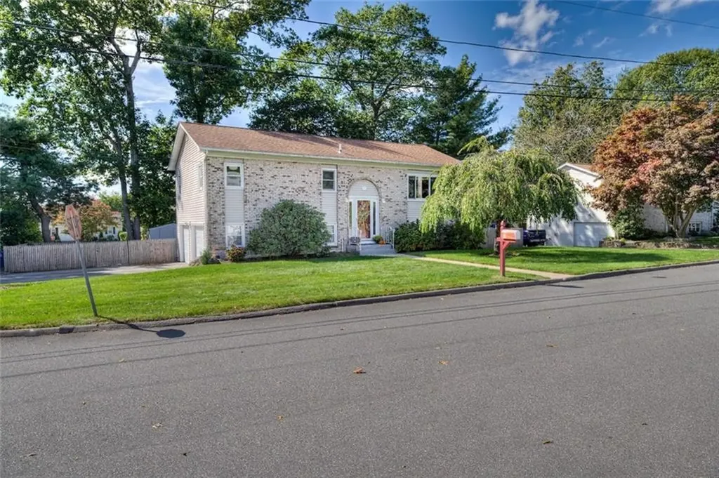 25 Woodcrest Drive Johnston RI 02919