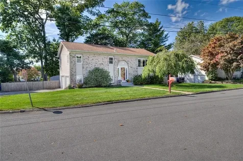 25 Woodcrest Drive Johnston RI 02919
