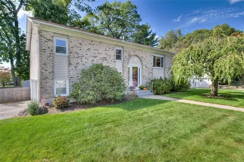 25 Woodcrest Drive Johnston RI 02919