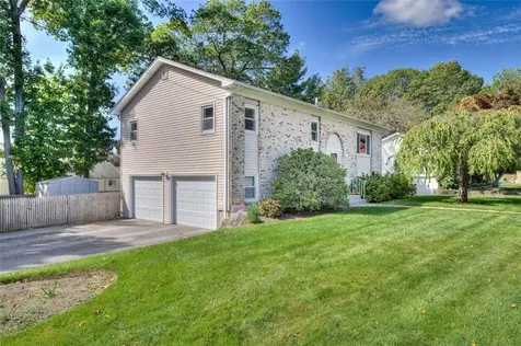 25 Woodcrest Drive Johnston RI 02919