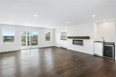 32 Arrowhead Drive Tiverton RI 02878