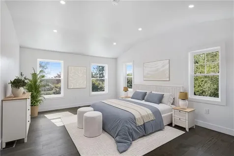 32 Arrowhead Drive Tiverton RI 02878