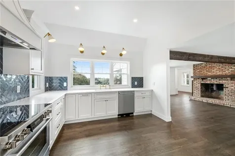 32 Arrowhead Drive Tiverton RI 02878