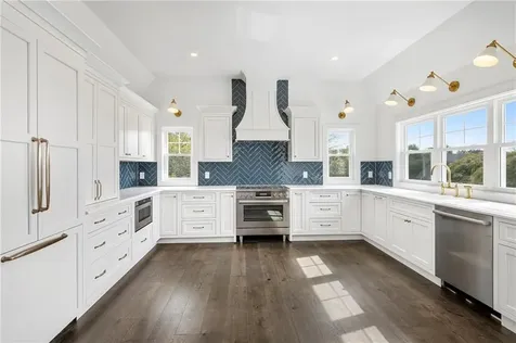 32 Arrowhead Drive Tiverton RI 02878