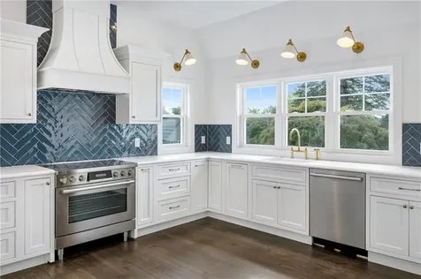 32 Arrowhead Drive Tiverton RI 02878