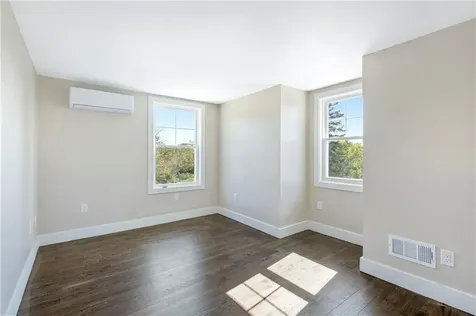 32 Arrowhead Drive Tiverton RI 02878