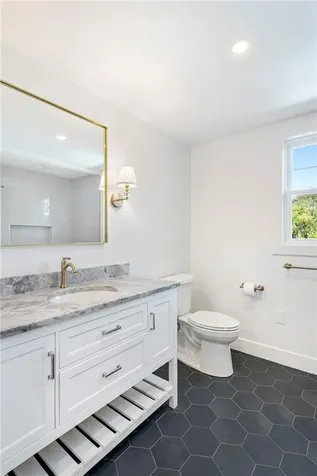 32 Arrowhead Drive Tiverton RI 02878