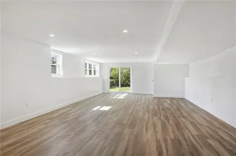 32 Arrowhead Drive Tiverton RI 02878