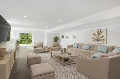 32 Arrowhead Drive Tiverton RI 02878