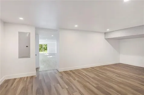 32 Arrowhead Drive Tiverton RI 02878