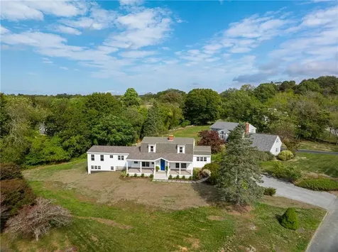 32 Arrowhead Drive Tiverton RI 02878