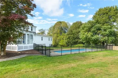 32 Arrowhead Drive Tiverton RI 02878