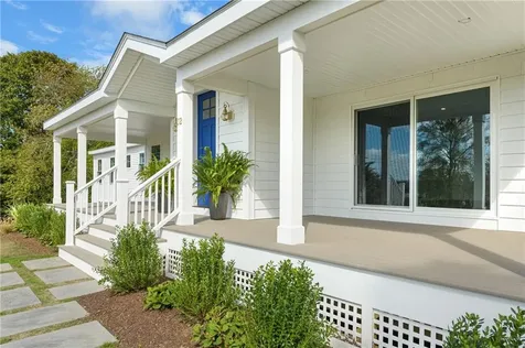 32 Arrowhead Drive Tiverton RI 02878