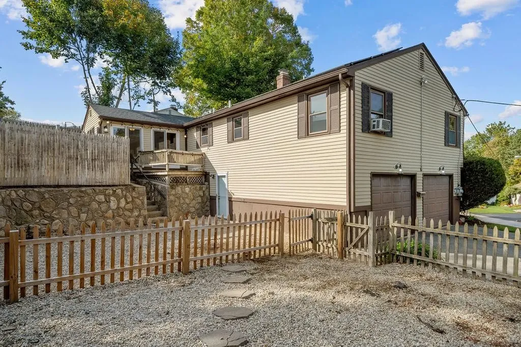 17 David Drive Johnston RI 02919
