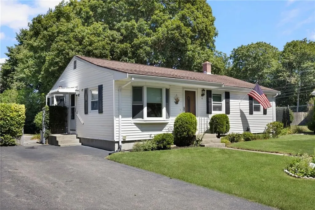 4 Avenue E Lincoln RI 02865