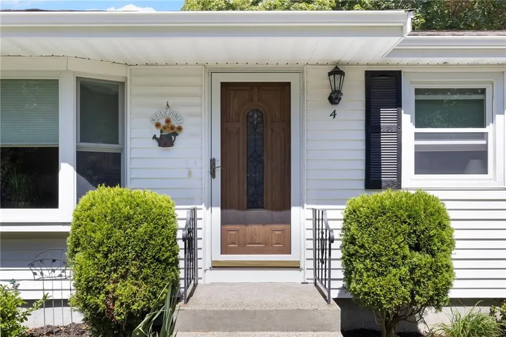4 Avenue E Lincoln RI 02865