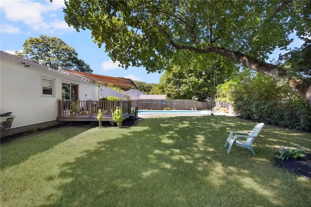 4 Avenue E Lincoln RI 02865