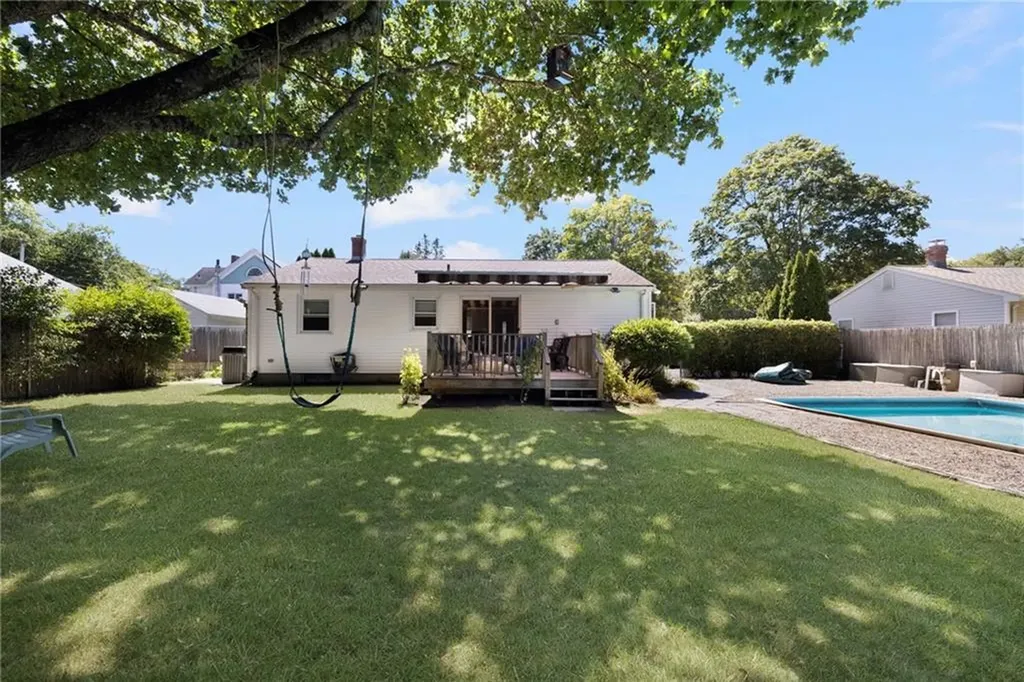 4 Avenue E Lincoln RI 02865