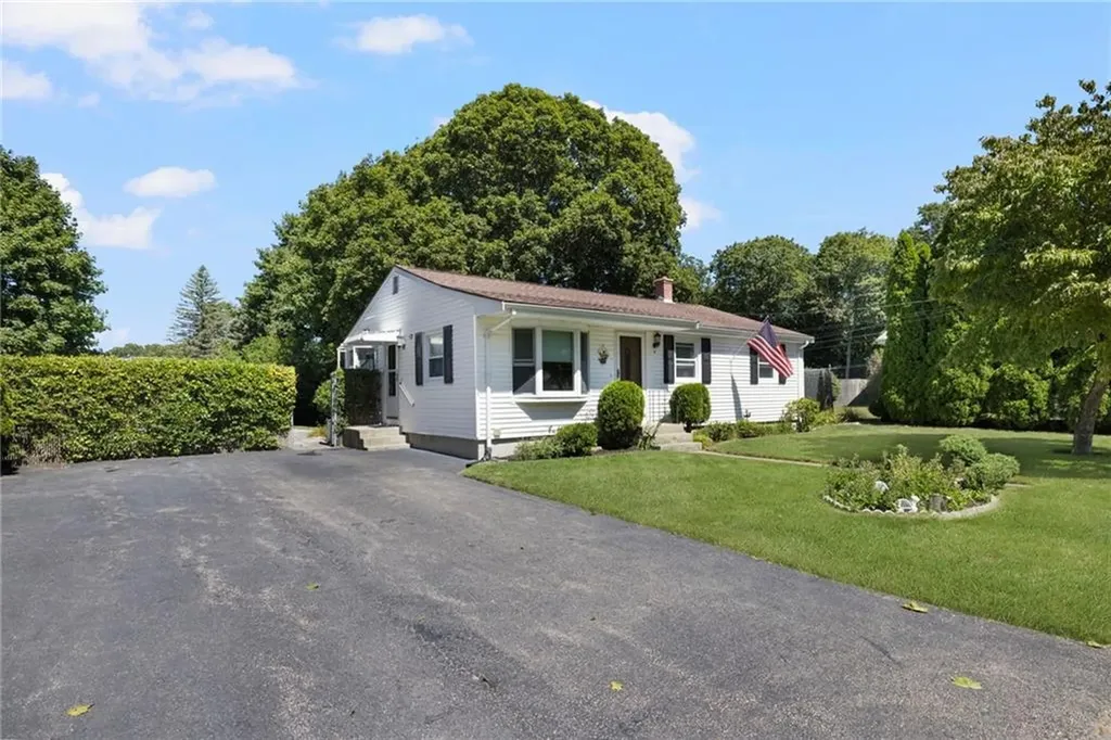 4 Avenue E Lincoln RI 02865