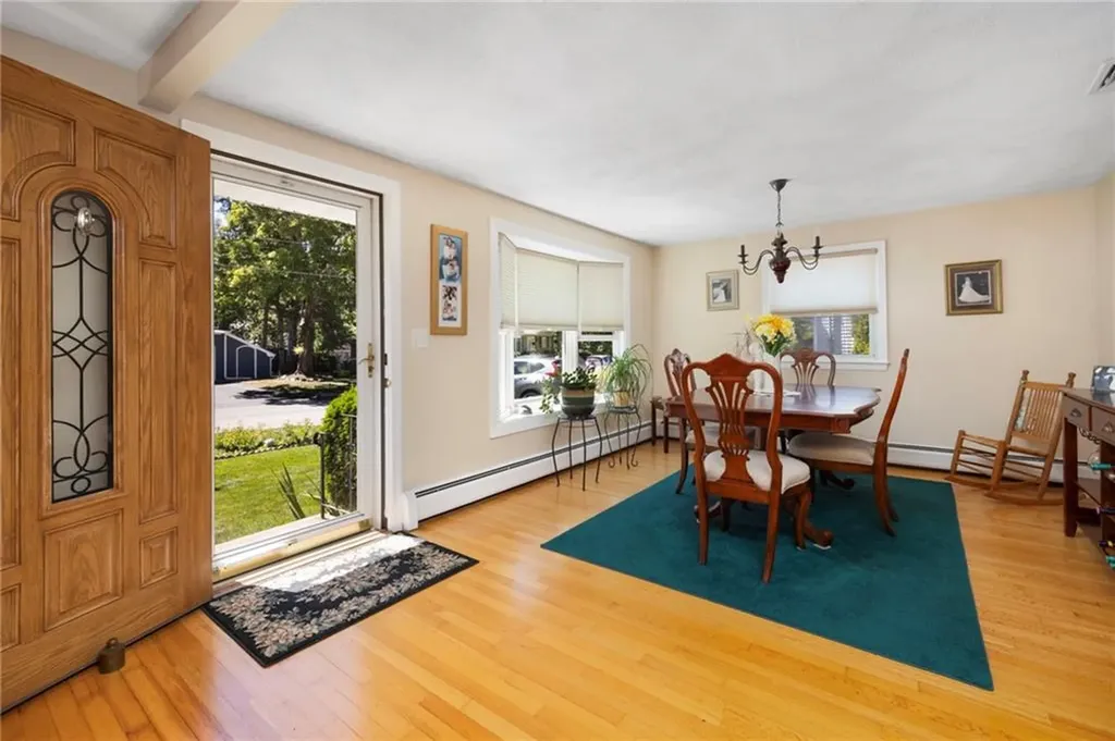 4 Avenue E Lincoln RI 02865