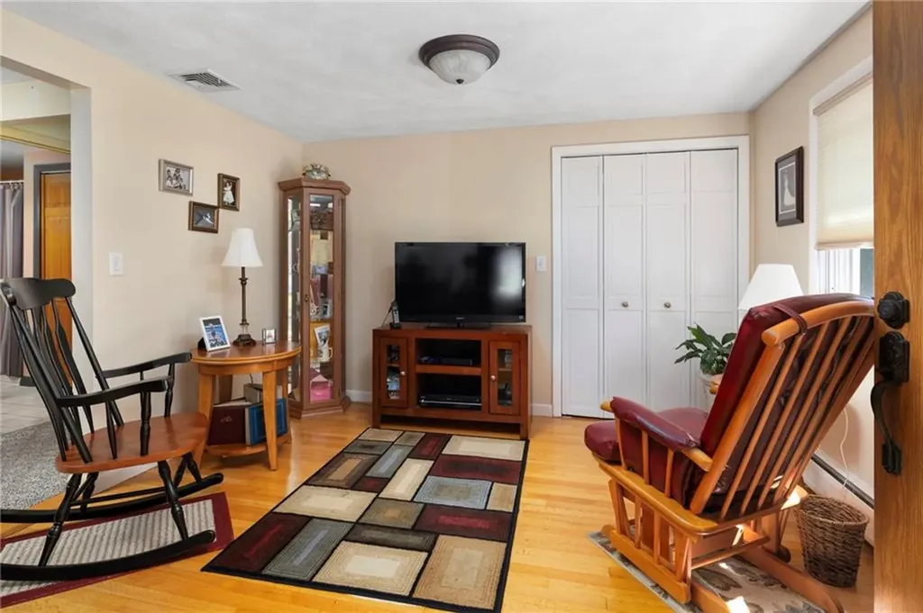 4 Avenue E Lincoln RI 02865