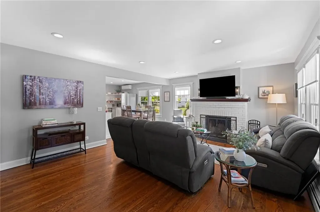 4 Westminster Street Westerly RI 02891