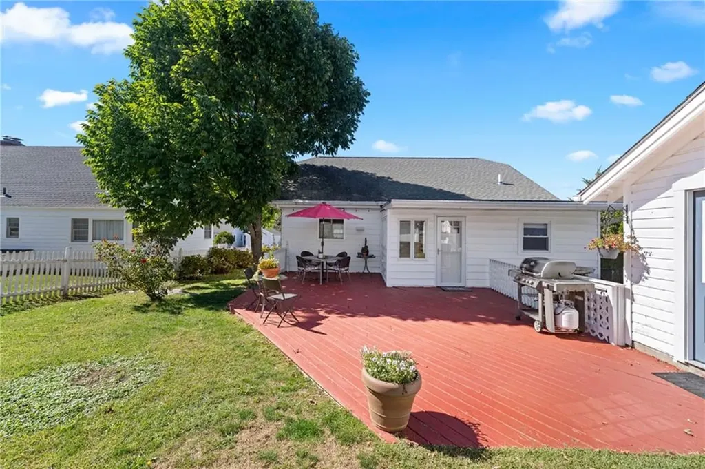 4 Westminster Street Westerly RI 02891