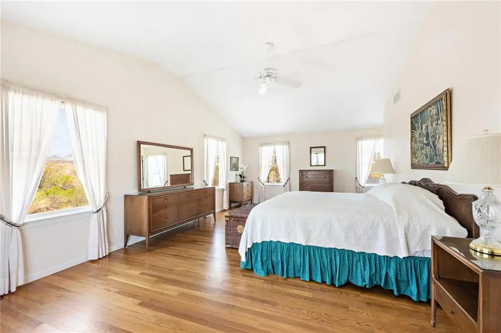 124 Houston Avenue Narragansett RI 02882