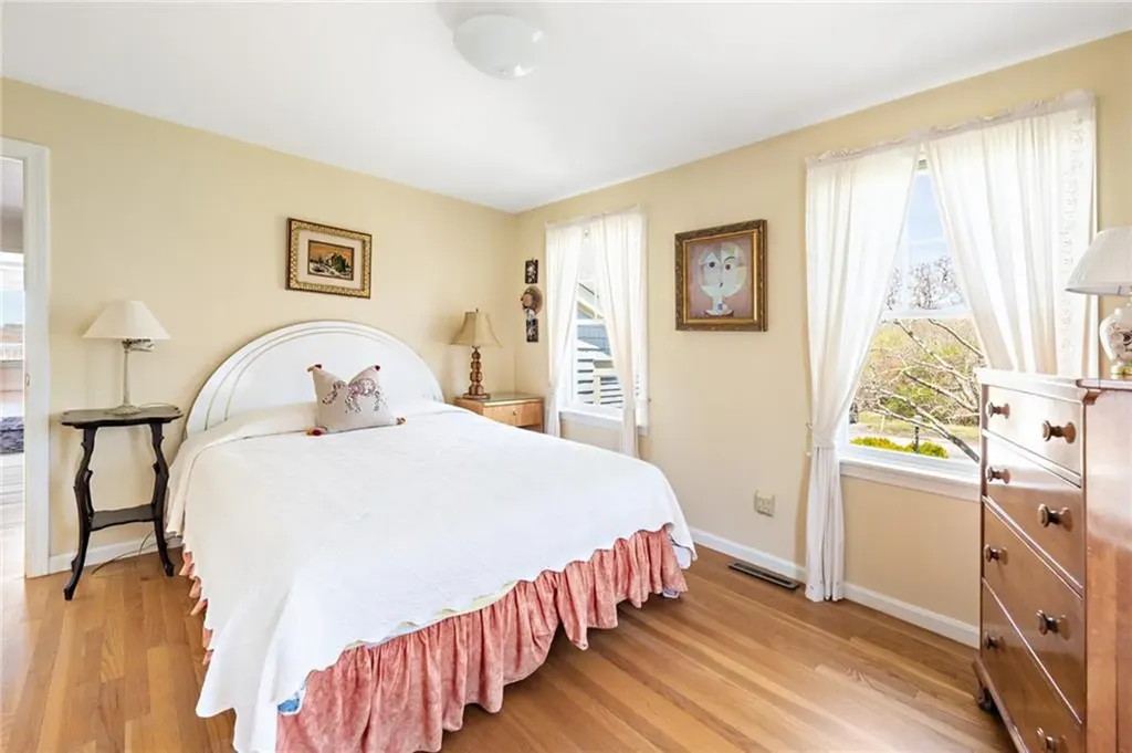 124 Houston Avenue Narragansett RI 02882