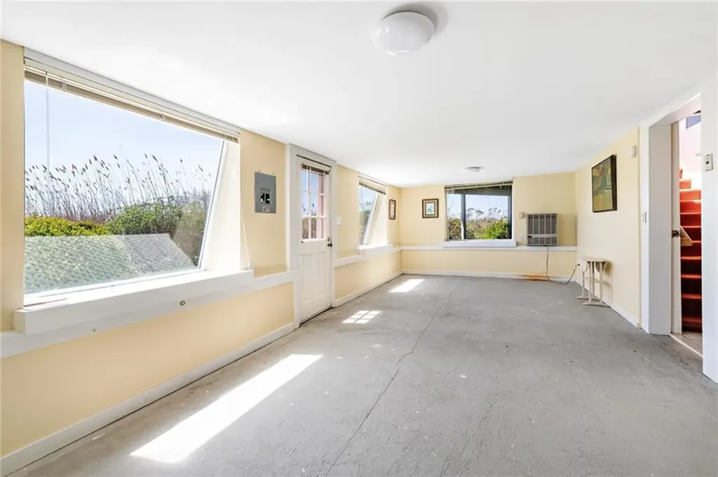 124 Houston Avenue Narragansett RI 02882