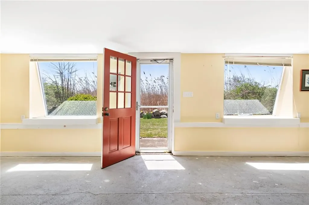 124 Houston Avenue Narragansett RI 02882
