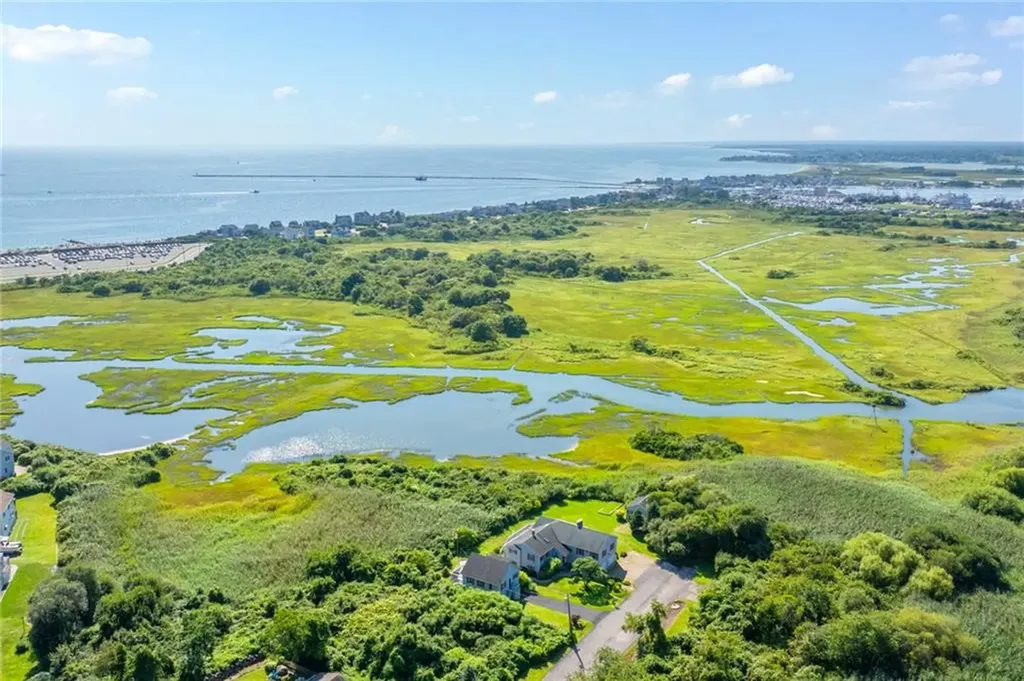 124 Houston Avenue Narragansett RI 02882