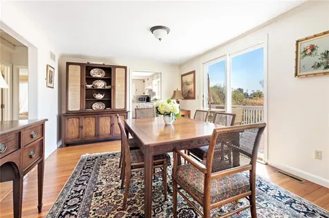 124 Houston Avenue Narragansett RI 02882