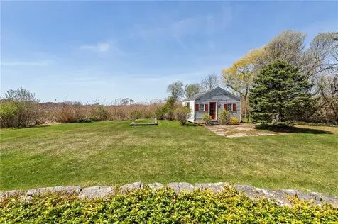 124 Houston Avenue Narragansett RI 02882