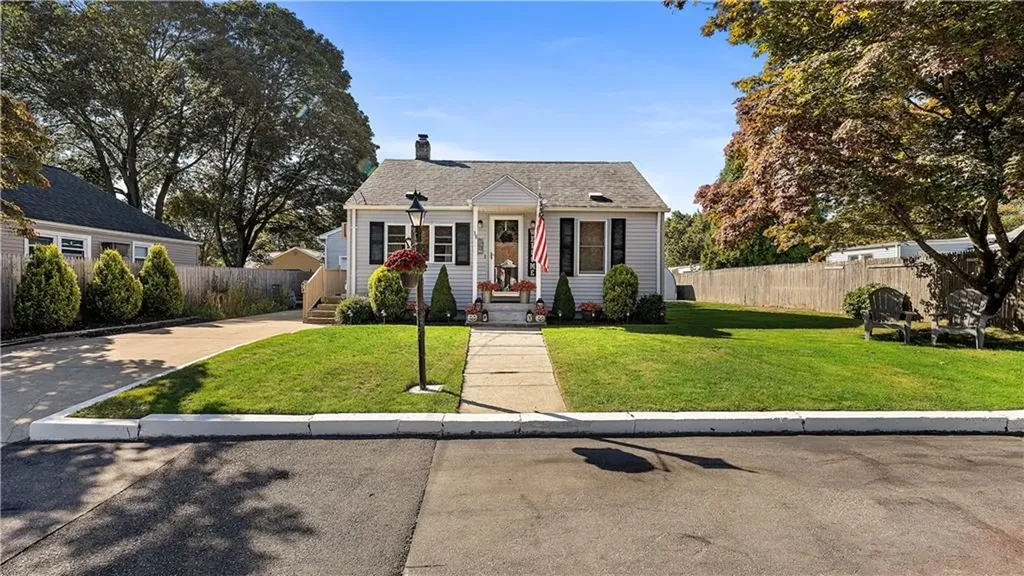 38 Parade Road Warwick RI 02886