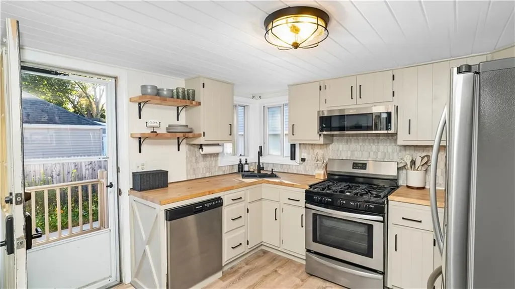 38 Parade Road Warwick RI 02886