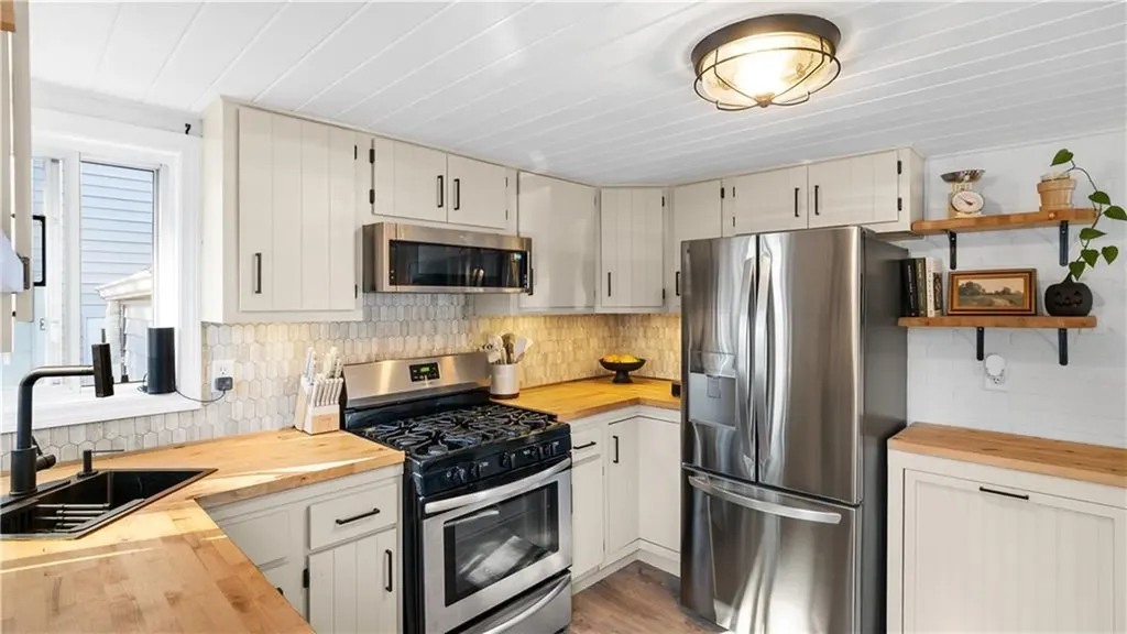 38 Parade Road Warwick RI 02886