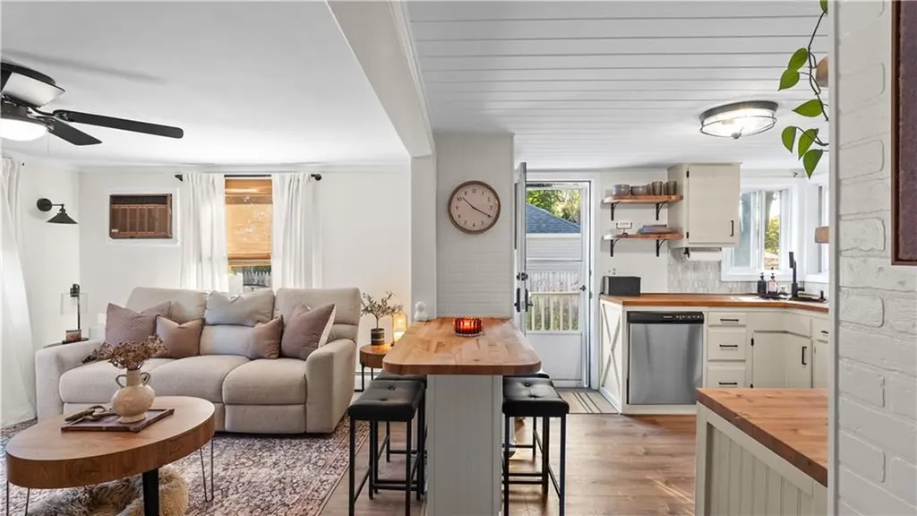 38 Parade Road Warwick RI 02886