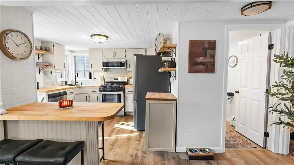 38 Parade Road Warwick RI 02886