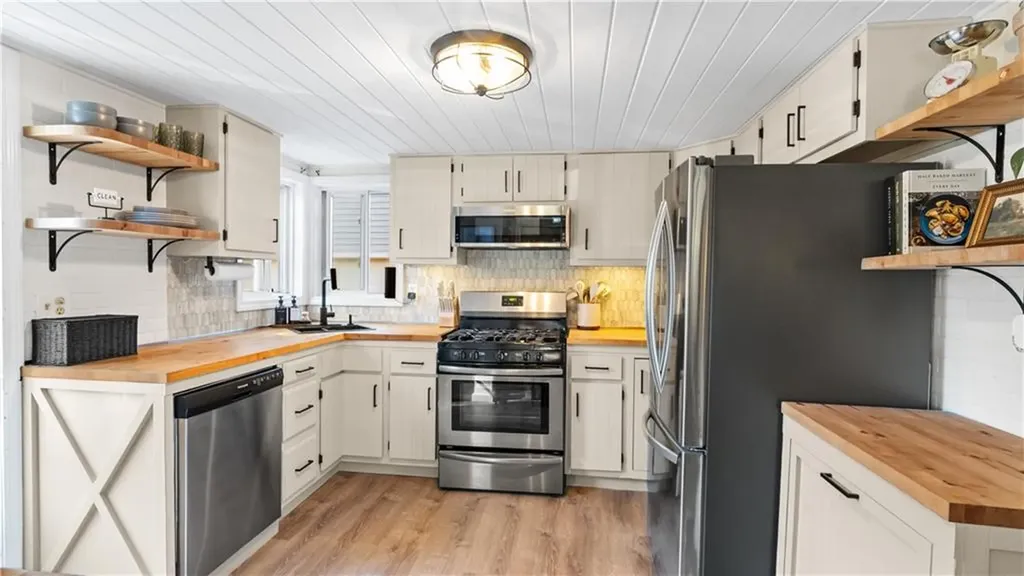 38 Parade Road Warwick RI 02886