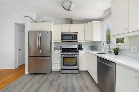 80 Old Pine Road Narragansett RI 02882