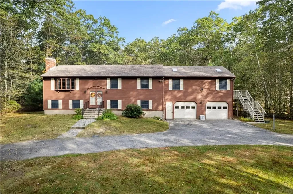 886 Weaver Hill Road Coventry RI 02816