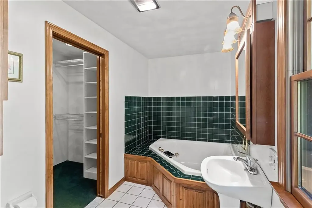 886 Weaver Hill Road Coventry RI 02816