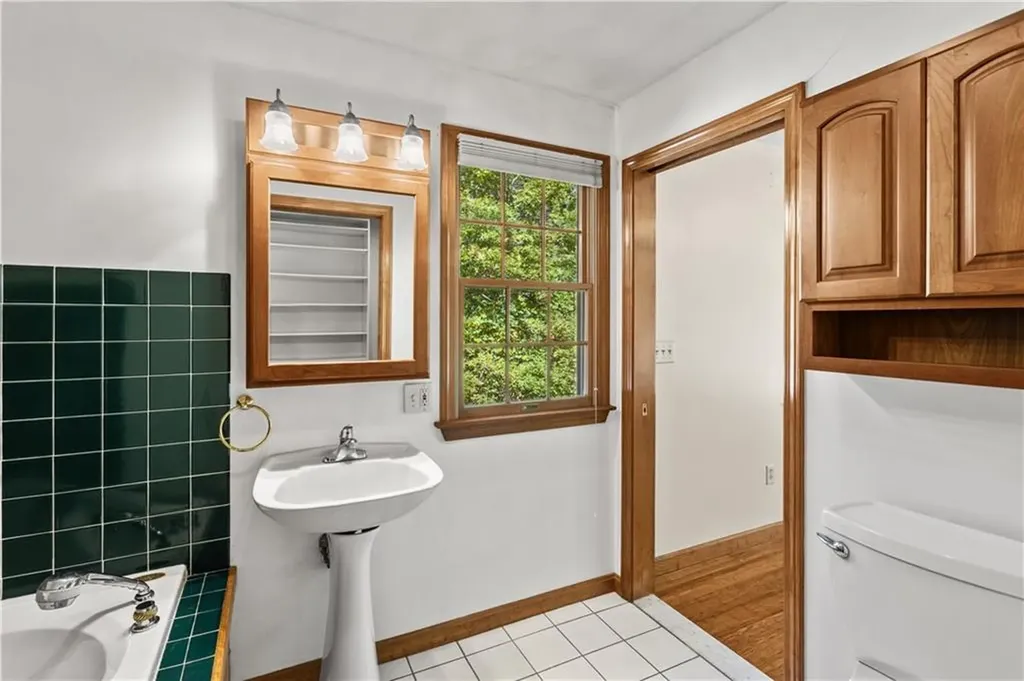 886 Weaver Hill Road Coventry RI 02816